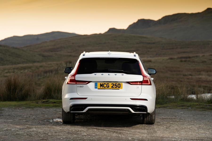  Volvo V60 T8 Polestar Engineered 2019 года  (UK) (фото 28 из 40)